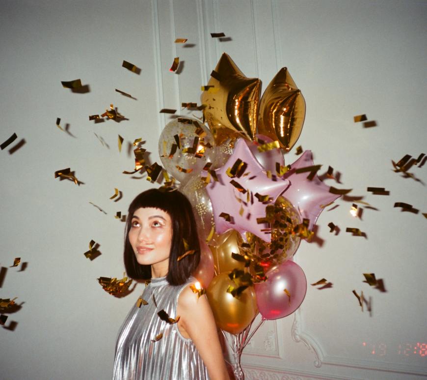 How to have a classic party look